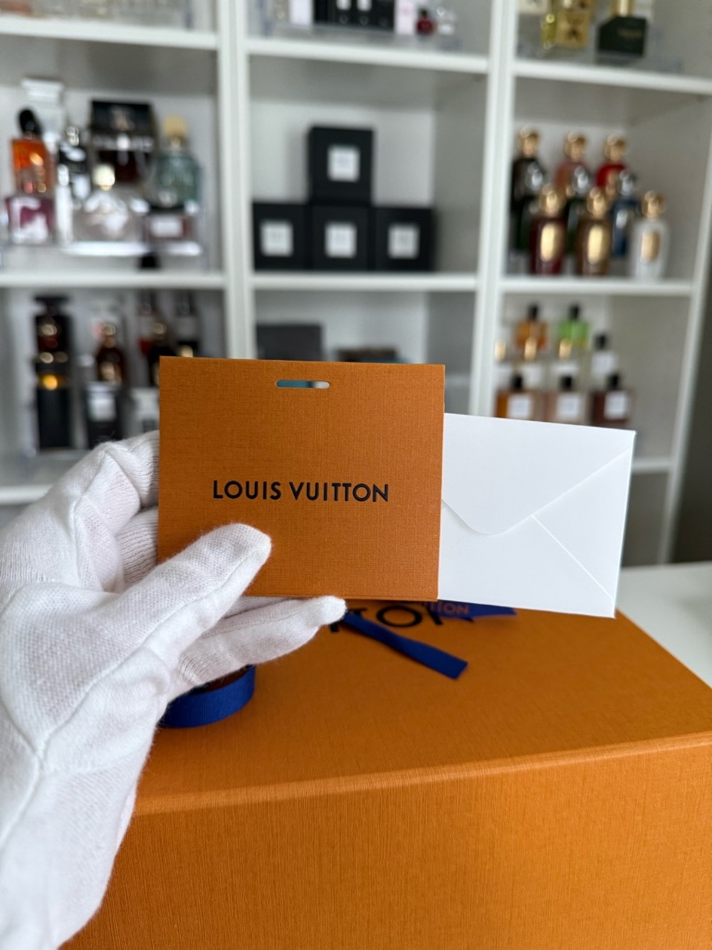 Louis Vuitton Orange Gift Box with matching accessories - Picture 11 of 16